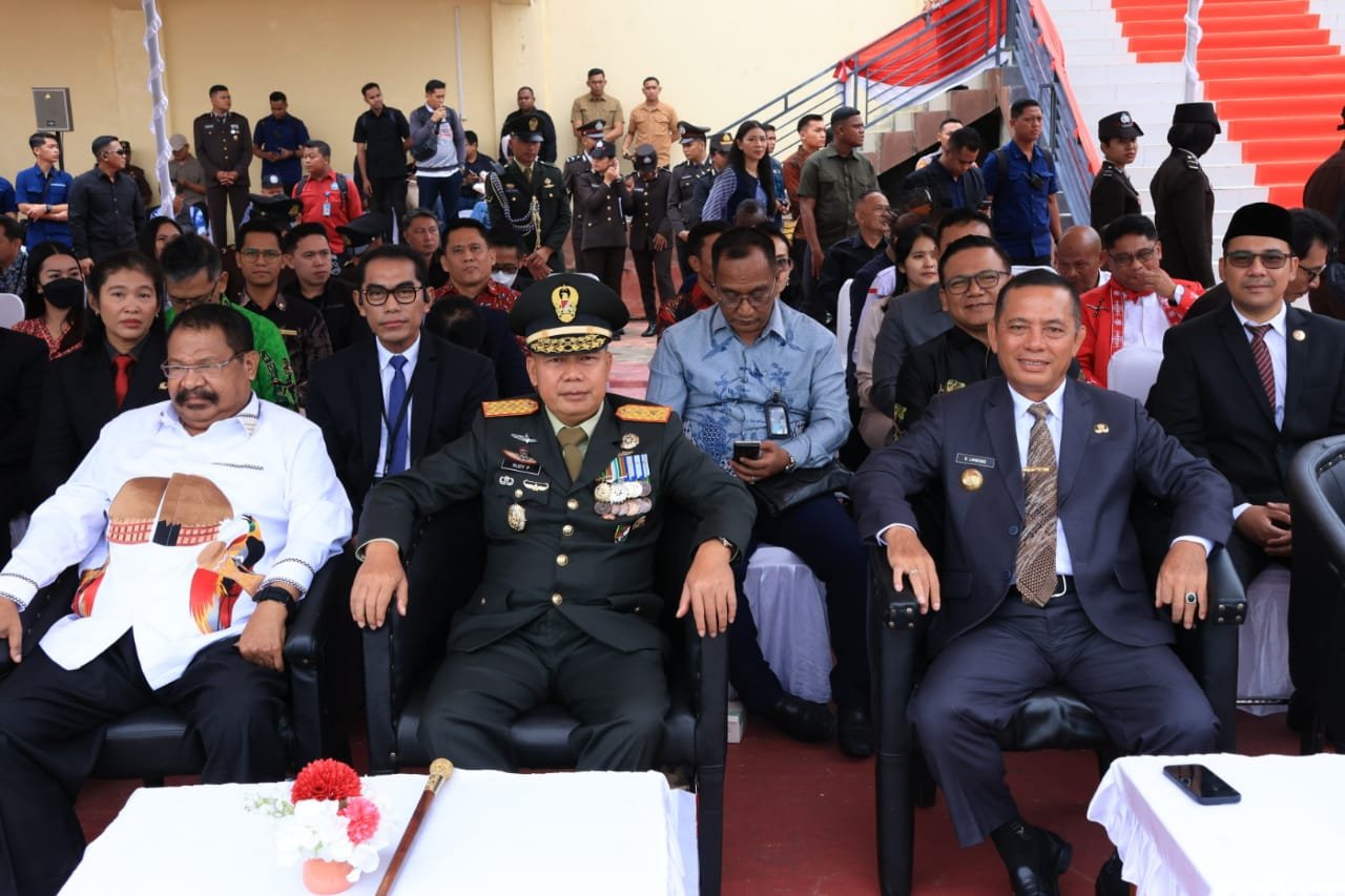 Kapolda Papua Pimpin Upacara Parade Hari Bhayangkara Ke-79, Tegaskan Komitmen Polri Dalam Profesionalisme dan Pelayanan Prima