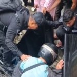Aksi Heroik 2 Personil Brimob Bantu Evakuasi Korban Kecelakaan