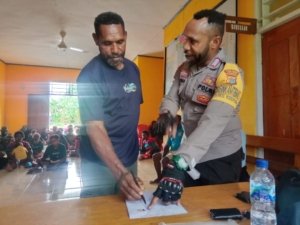 Bripka Batias Yikwa Masuk Nominasi Hoegeng Awards 2025, Wujud Polisi Tapal Batas yang Humanis dan Berdedikasi
