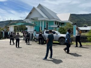 Dari Gereja ke Sudut Kota, Komitmen Polres Tolikara Hadirkan Rasa Aman Sepanjang Hari