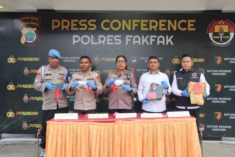 Press Conference Pengungkapan Kasus Tindak Pidana Narkotika Oleh Satresnarkoba Polres Fakfak