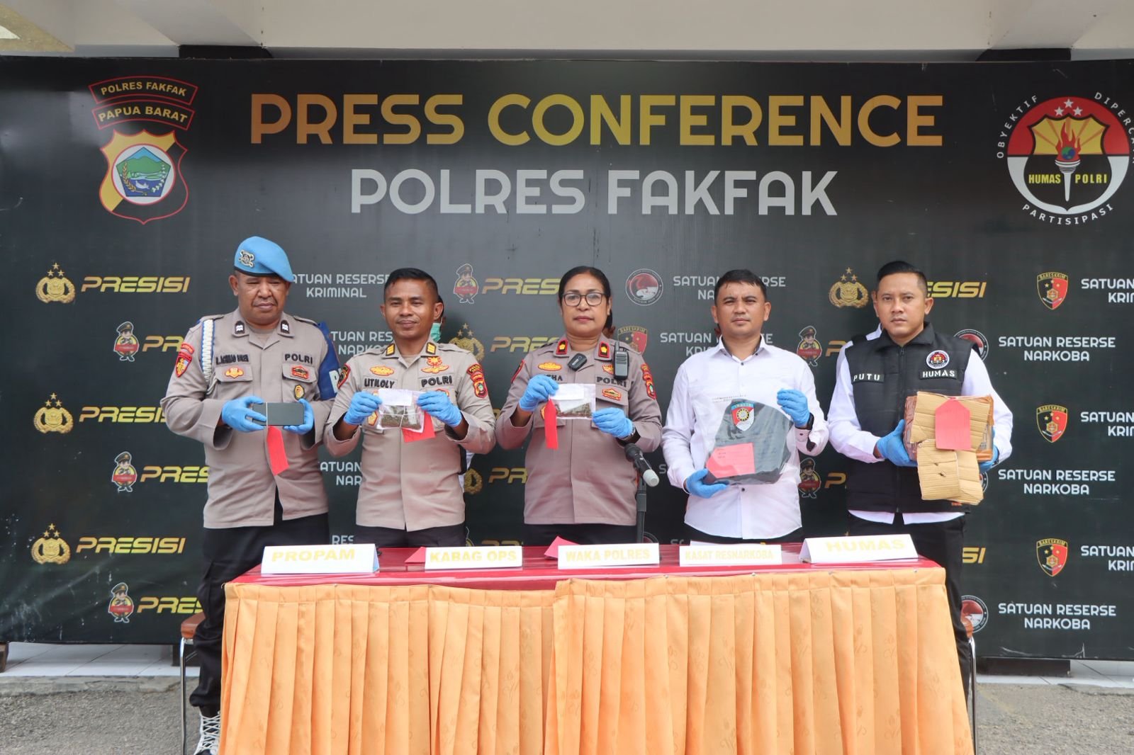 Press Conference Pengungkapan Kasus Tindak Pidana Narkotika Oleh Satresnarkoba Polres Fakfak
