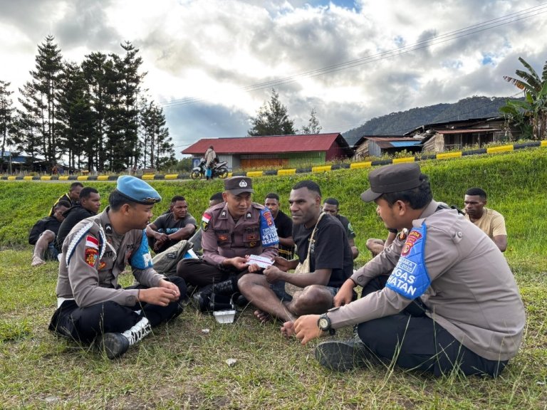 Program Satgas Keladi Sagu ORC 2025 Polres Peg. Bintang Hadir Ikhlas Memberikan Pelayanan Kesehatan Pemeriksaan Tekanan Darah Kepada Masyarakat