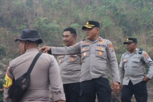 Peduli Asta Cita Pangan, Kapolres Tolikara Survei Langsung Lahan Penanaman Bibit Jagung