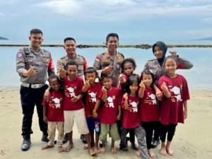 Belajar Ditemani Suasana Pantai, Operasi Rasaka Cartenz Hadirkan Metode Belajar yang Menyenangkan untuk Anak-anak