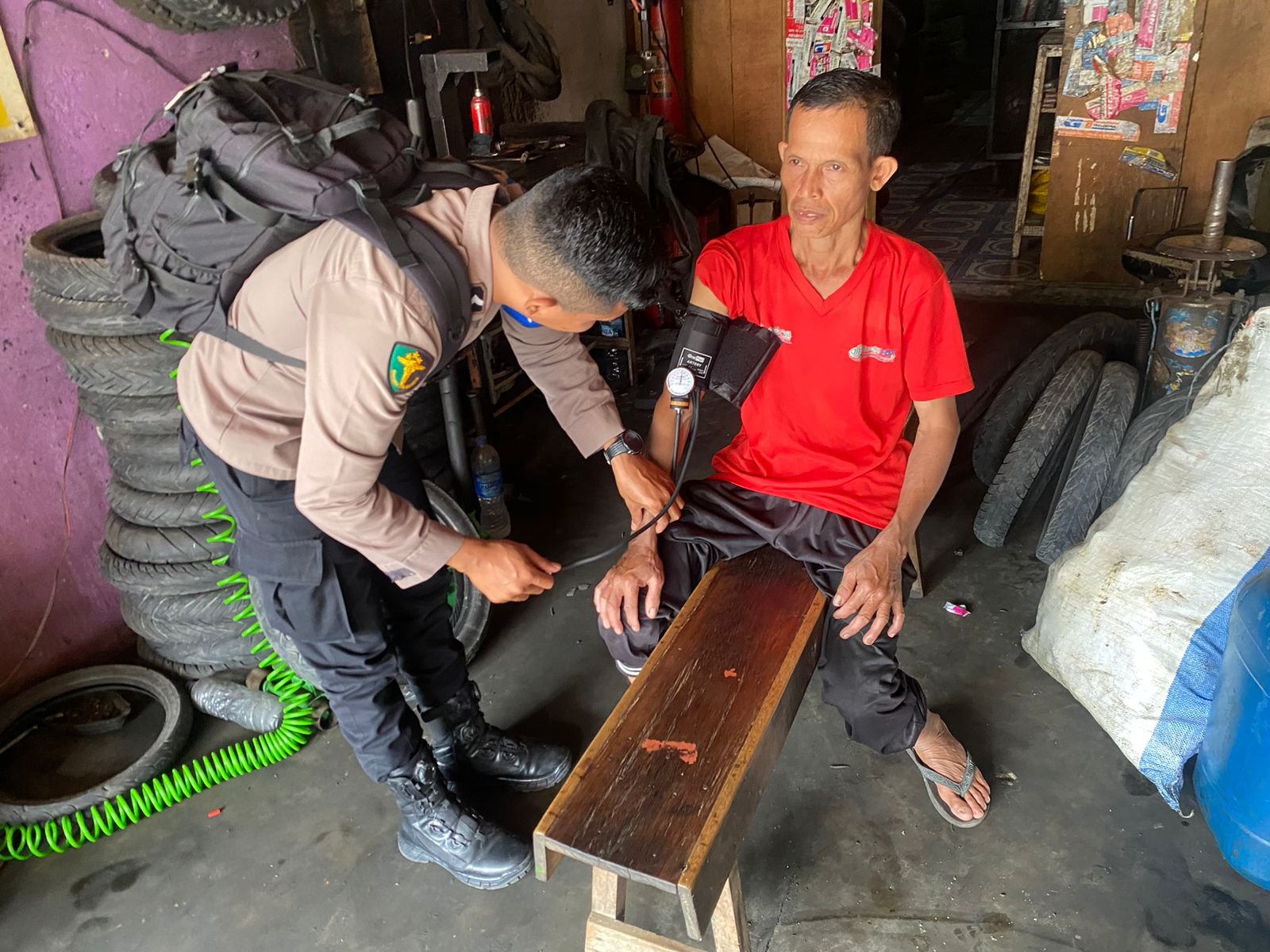 Satgas Keladi Sagu Polres Jayapura Gelar Pelayanan Kesehatan di Pasar Jokowi Doyo Baru
