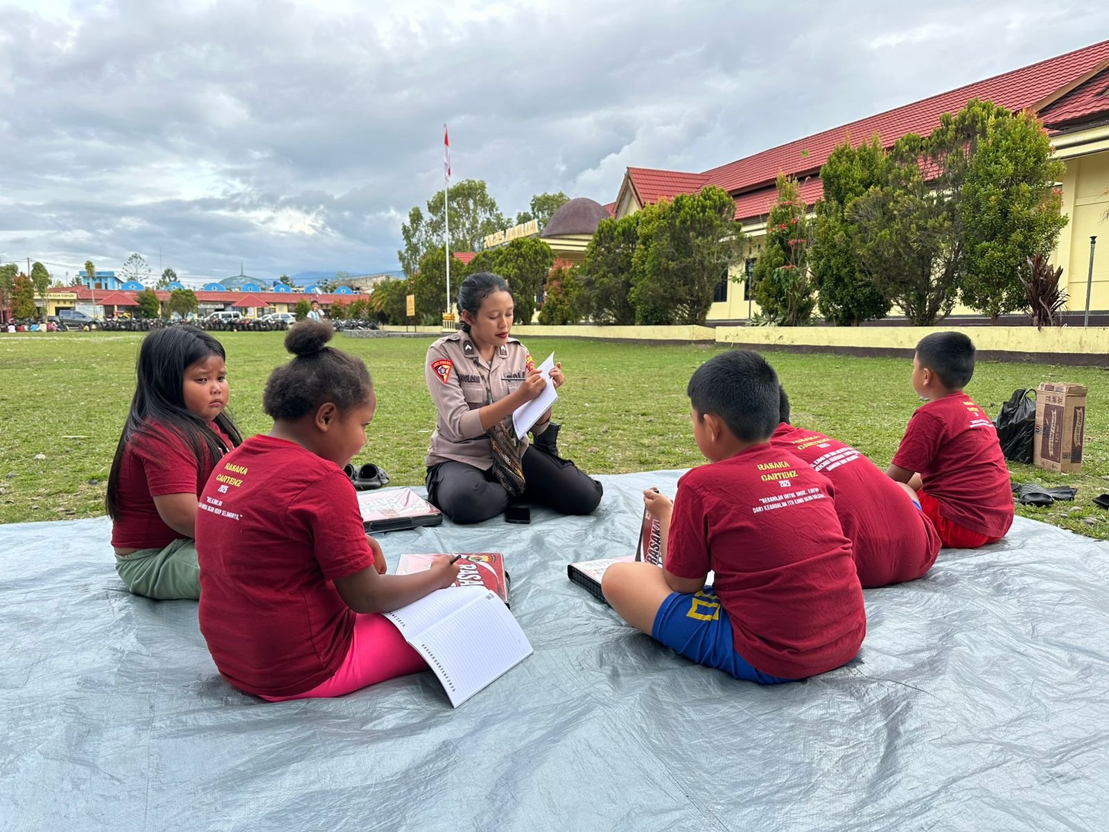 Subsatgas Si-ipar Polres Jayawijaya Gelar Kegiatan Edukatif di Halaman Mako, Wujud Kepedulian Polri Melalui Operasi Rasaka Cartenz 2025