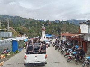 Patroli Regu Siaga Polres Tolikara Gandeng Sopir Lajuran, Ciptakan Situasi Aman dan Kondusif di Kota Karubaga