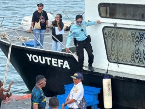 Wujudkan Rasa Aman, Ditpamobvit Polda Papua Hadiri Festival Kampung Nelayan Hamadi