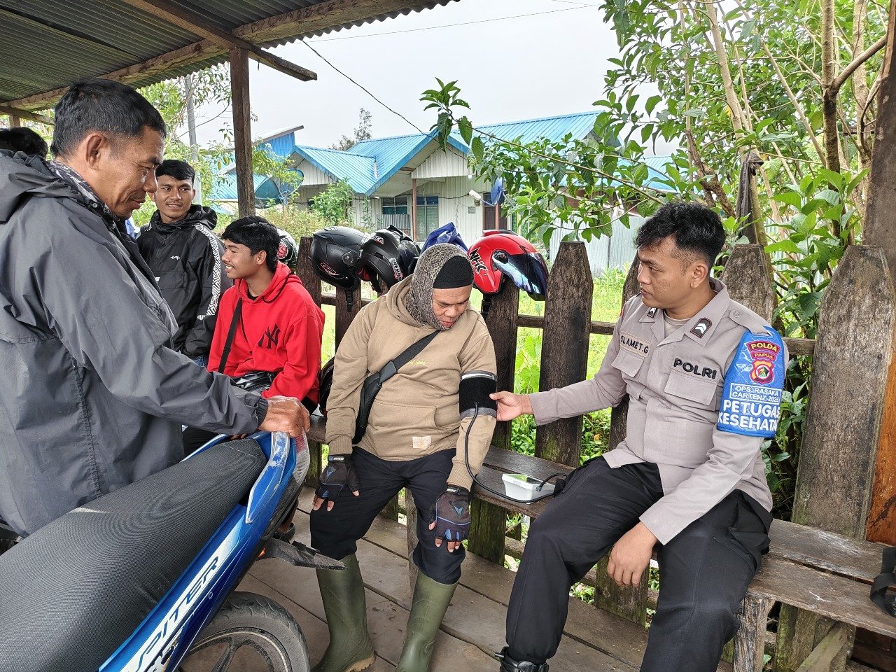 Program Satgas Keladi Sagu ORC 2025 Polres Peg. Bintang Berikan Pelayanan Kesehatan Bagi Para Pengemudi Ojek