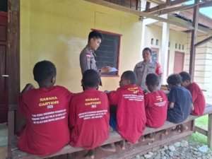 Polri Membuka Kelas Ceria untuk Anak-Anak yang Tidak Bersekolah