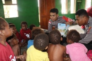 Hadirkan Semangat Belajar Satgas Si Ipar Polres Yahukimo Kembali Melakukan Kelas Ceria