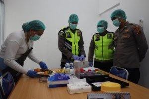 Biddokkes Polda Papua Pastikan Menu Makanan SPPG Aman Dikonsumsi