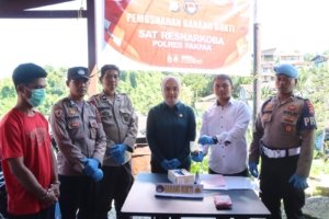 Polres Fakfak Musnahkan Barang Bukti Narkotika Jenis Ganja