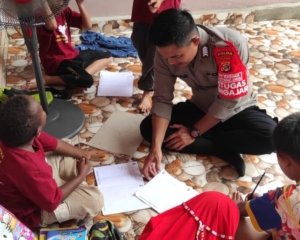 Polisi Pi Mengajar Hadirkan Semangat Belajar di Rumah Belajar Heram