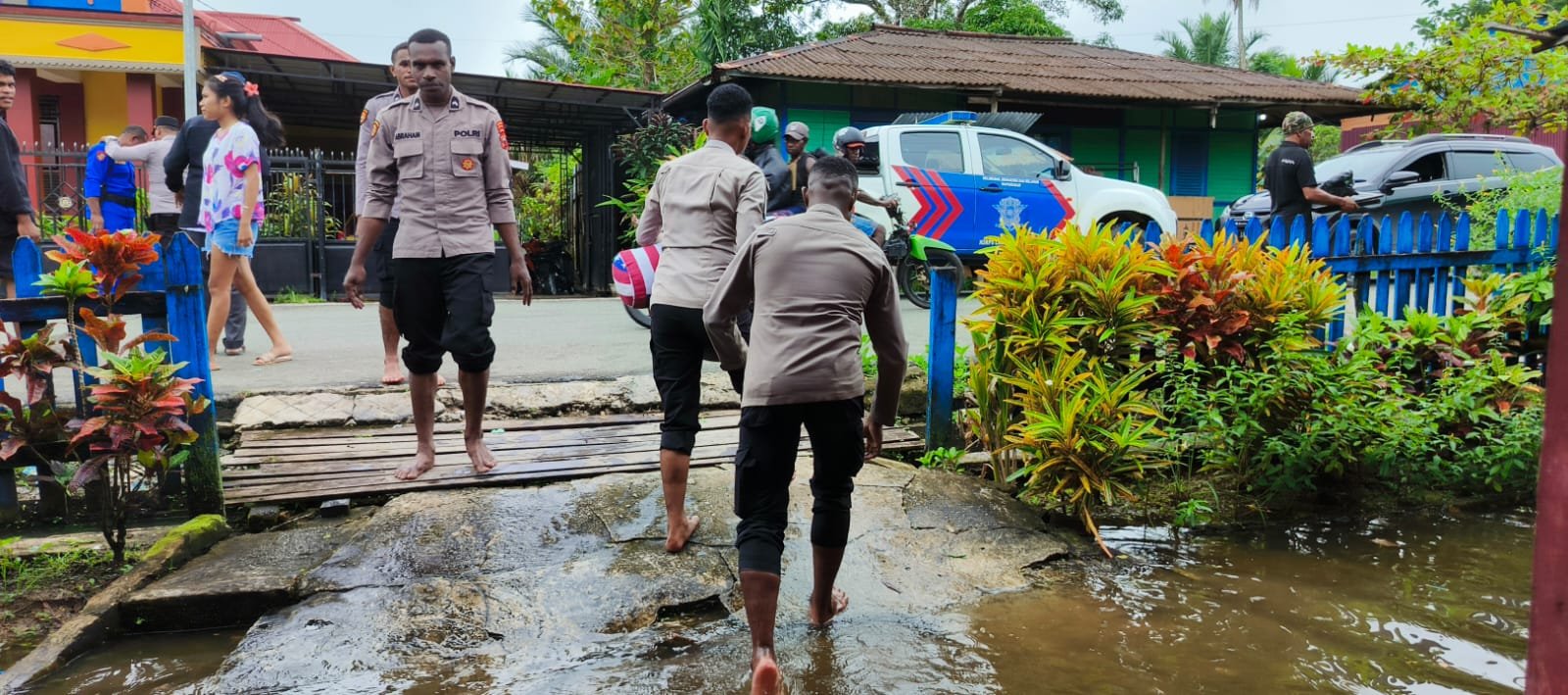 Polres Mappi Bergerak Cepat, Ratusan Warga Kepi Dievakuasi dari Ancaman Banjir