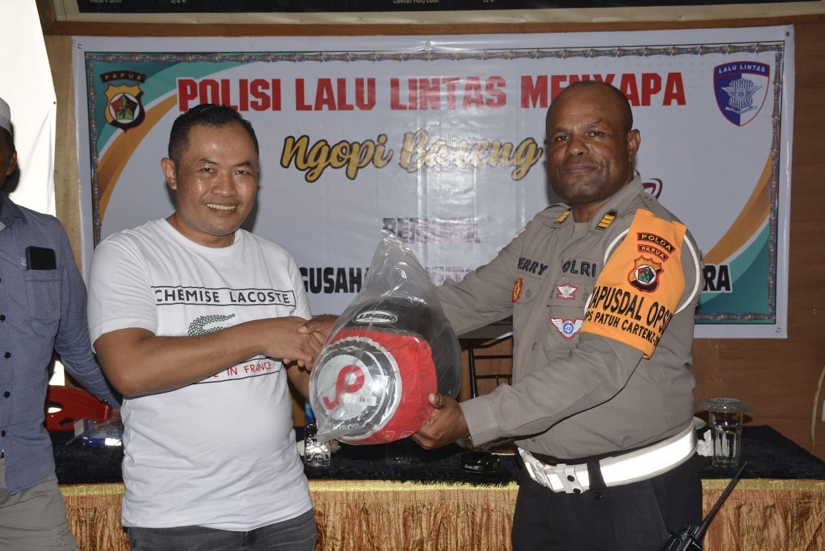 Ditlantas Polda Papua Gelar “Polisi Menyapa” Bersama Supir Dan Pengusaha Angkutan Logistik Di Jayapura