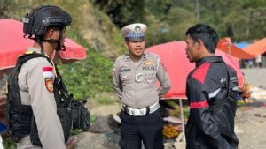 Melalui Patroli Jalan Kaki, Polri Jamin Kamtibmas Yang Aman Dan Kondusif