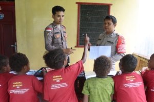 Satgas Si Ipar Polres Yahukimo Kembali Melakukan Kelas Ceria