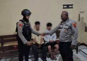 Personel Dit Samapta Polda Papua Amankan Pelaku Pembawa 17 Paket Ganja di Kota Jayapura