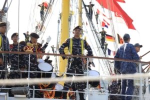 Melanjutkan Pelayaran KJK KRI Bima Suci Sandar di Teluk Bayur Padang