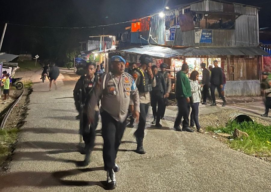 Polres Tolikara Laksanakan Patroli Malam Hari Cegah Gangguan Kamtibmas di Kota Karubaga dan Sekitarnya