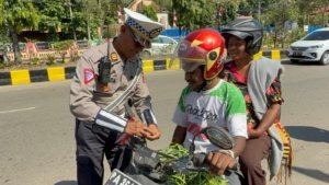 Sambut HUT RI ke-80, Ditlantas Polda Papua Gelar Gerakan Polantas Menyapa Masyarakat