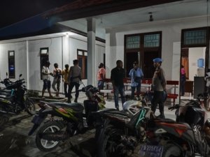 Personel Polres Sarmi Bersama BKO Brimob Polda Papua Laksanakan Patroli ke TPS di Kabupaten Sarmi