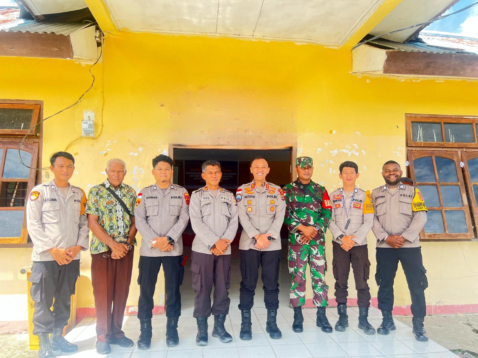 Kapolres Keerom Lakukan Monitoring, Pastikan Rapat Pleno Terbuka Tingkat Distrik Berjalan Aman dan Kondusif