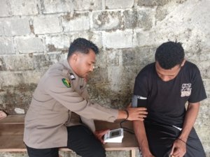 Satgas Keladi Sagu Polres Yahukimo Hadirkan Pelayanan Kesehatan
