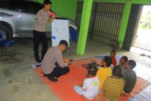 Subsatgas Si-Ipar Operasi Rasaka Cartenz 2025 Gelar “Kelas Cerita” untuk Tingkatkan Literasi Anak di Yalimo
