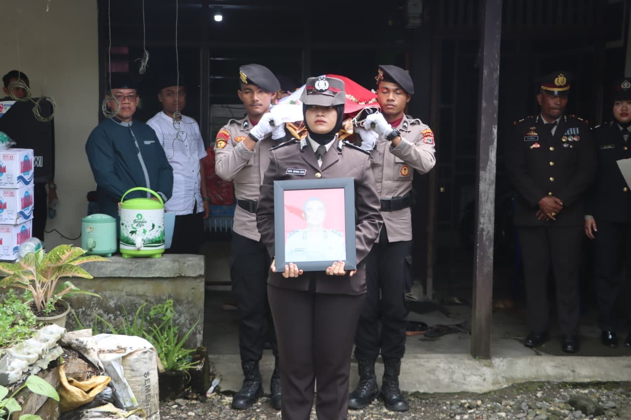 Penghormatan Terakhir untuk Ipda Ares Suranto, Perwira Polres Yapen Gugur Saat Tugas