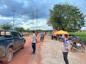 Polsek Jair Bagikan 100 Bendera Merah Putih Untuk Tumbuhkan Semangat Nasionalisme Masyarakat