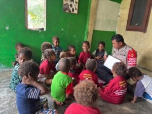 Satgas Si Ipar Polres Yahukimo Kembali Melakukan Kelas Ceria