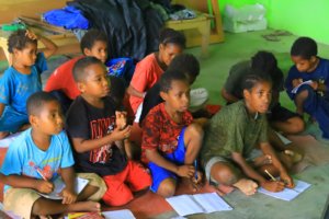 Satgas Si-Ipar Hadirkan Kelas Ceria, Anak-anak Yalimo Belajar Cara Cepat Berhitung
