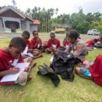 Satgas Si-Ipar Polres Jayapura Gelar Pembelajaran bagi Mama-Mama dan Anak-Anak di Kompleks Bahtera Hebron Doyo Baru