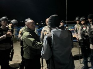 Respon Cepat, Tim Patroli Polres Tolikara Polda Papua Amankan Kisruh SK Kepala Kampung Di Bank Papua