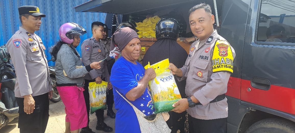 Ratusan Warga Terbantu, Polres Merauke Lanjutkan Operasi Gerakan Pangan Murah