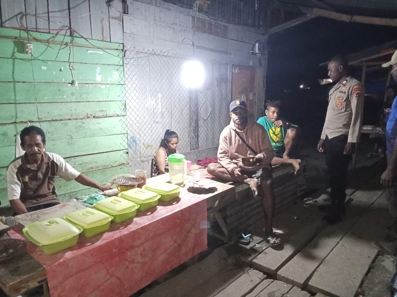 Sambangi Warga Sekitar, Polsubsektor Urfas Komitmen Jaga Kemitraan dan Kamtibmas