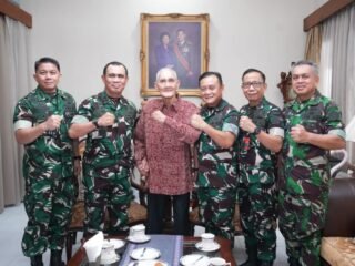 Anjangsana TNI ke Jenderal TNI (Purn) Try Sutrisno: Kita Tidak Boleh Melupakan Persatuan
