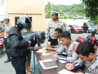 Operasi Keselamatan Cartenz 2026 Hari ke-14, Polda Papua Ajak Masyarakat Utamakan Keselamatan di Jalan Raya