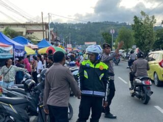 Momen Berburu Takjil ,Polresta Manokwari Lakukan Pengamanan dan Pengaturan Lalu Lintas