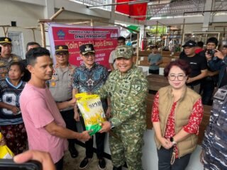 Jelang Idul Fitri 1447 H, Dandim 1310/Bitung Bersama Forkopimda Minut Sidak Pasar dan Bagikan Kupon Subsidi Sembako di Pasar Airmadidi