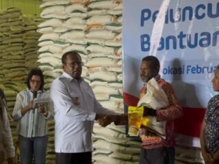 Jaga Stabilitas Pangan Jelang Idulfitri, Bulog Merauke Salurkan Bantuan untuk Masyarakat