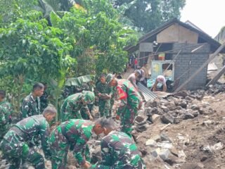 Aksi Sigap Gerak Cepat Bantu Warga, Kodim 1310/Bitung Beri Pertolongan Korban Bencana Gempa