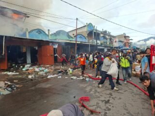 Kebakaran Hanguskan Belasan Ruko di Jalan Irian–Trikora Wamena, Polisi Bergerak Cepat Lakukan Penanganan