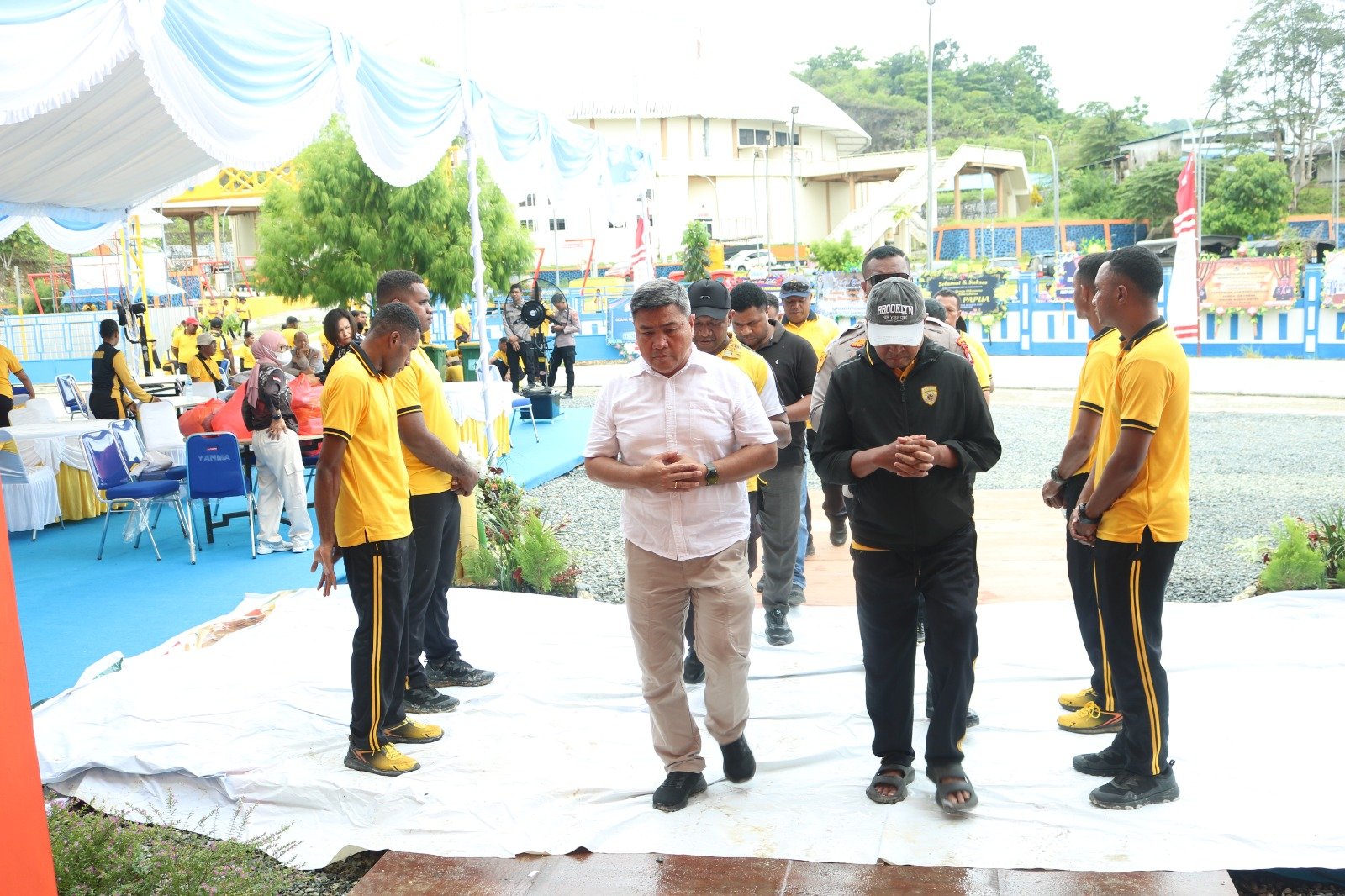 Persiapan Peresmian Gereja Terang Bhara Daksa, Personel Polda Papua Gelar Kurve Bersama dan Gladi