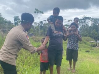 Humanis dan Responsif, Bhabinkamtibmas Kampung Asbol Dorong Partisipasi Warga Jaga Kamtibmas