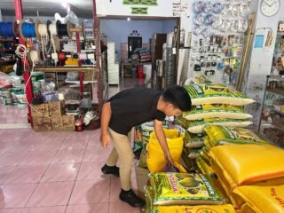 Polres Supiori Pantau Harga Bahan Pokok di Retail Modern Soalagogo