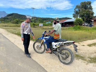 Sat Lantas Mamberamo Tengah Gelar Strong Point Pagi, Utamakan Teguran Humanis bagi Pelanggar